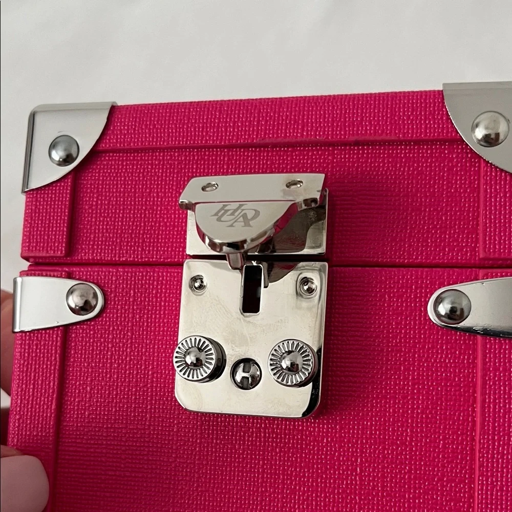 HUDA BEAUTY Hot Pink Mini Cosmetic Trunk - Picture 9 of 12